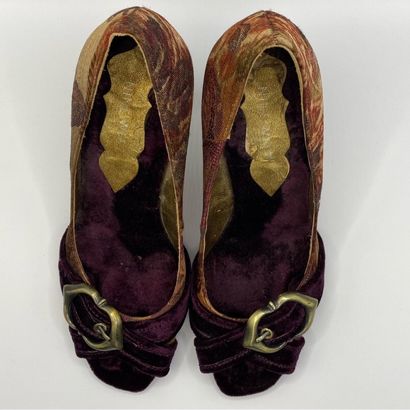 Nine West velvet & brocade heels. Burgundy & gold w/ bronze buckle. Size 7. - Picture 10 of 12